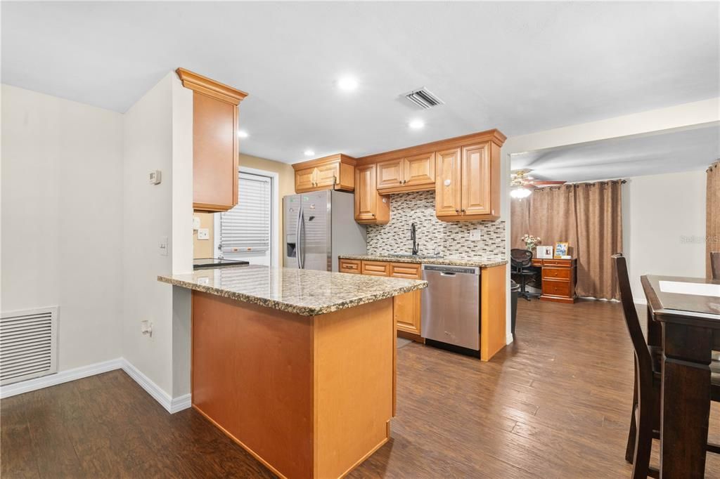 For Sale: $279,900 (2 beds, 2 baths, 1125 Square Feet)