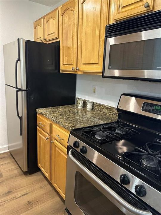 For Rent: $1,900 (3 beds, 2 baths, 993 Square Feet)