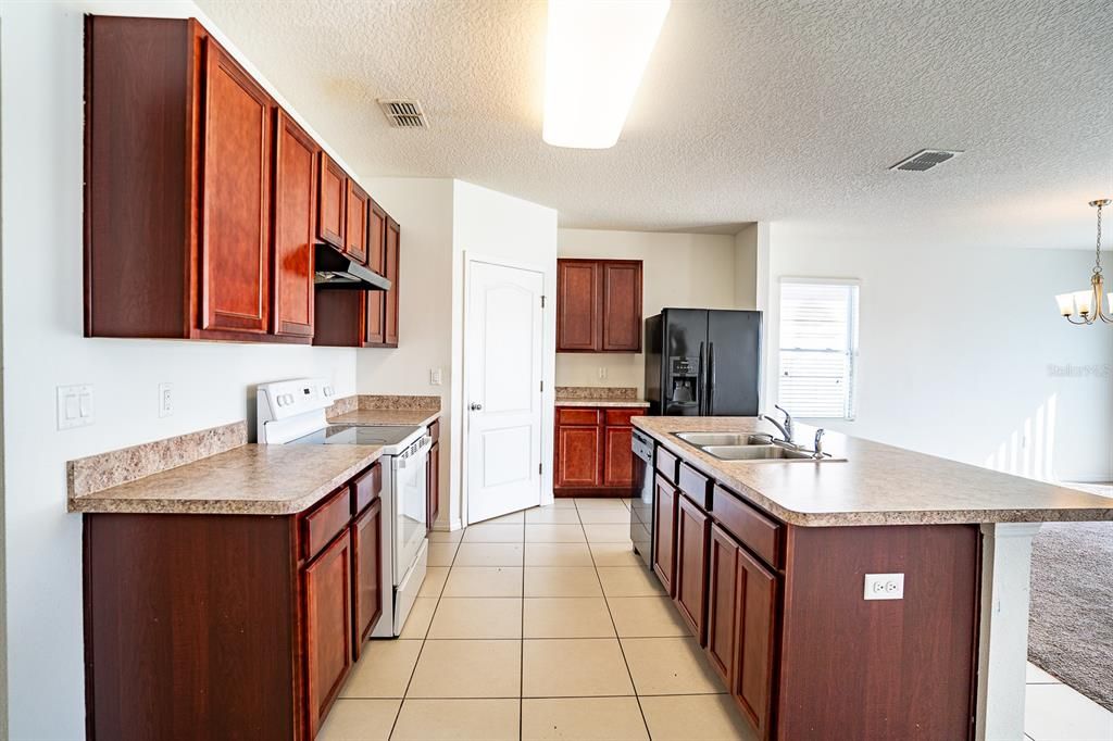 For Sale: $290,000 (4 beds, 2 baths, 1748 Square Feet)