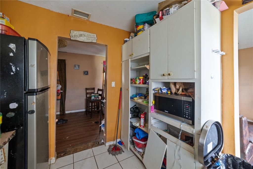 For Sale: $159,990 (3 beds, 1 baths, 1098 Square Feet)