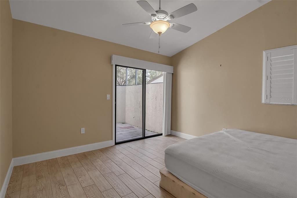 For Sale: $325,000 (2 beds, 2 baths, 1100 Square Feet)