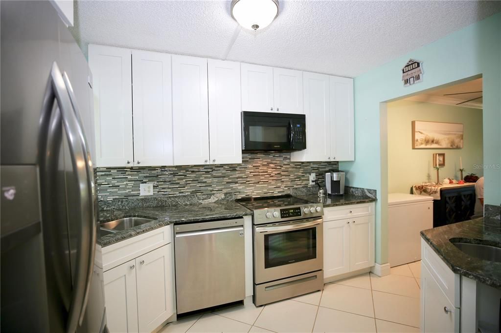 For Sale: $275,000 (2 beds, 2 baths, 1035 Square Feet)