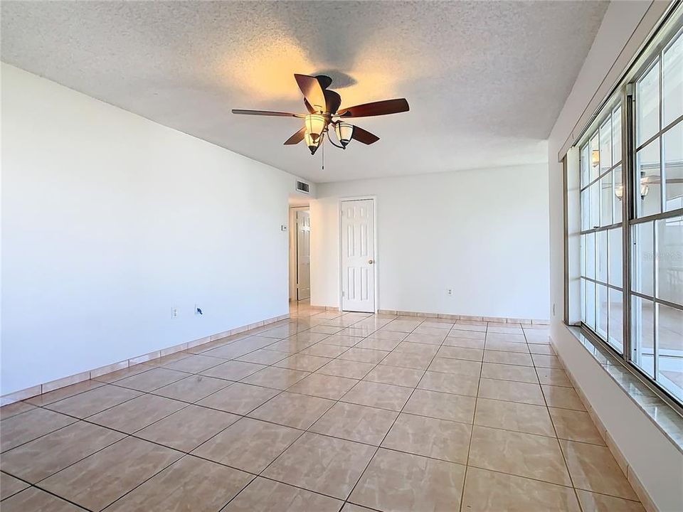 For Sale: $180,000 (2 beds, 1 baths, 872 Square Feet)