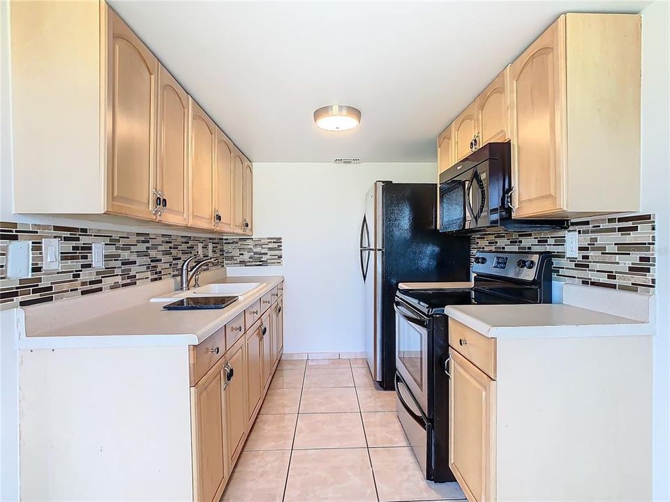 For Sale: $180,000 (2 beds, 1 baths, 872 Square Feet)