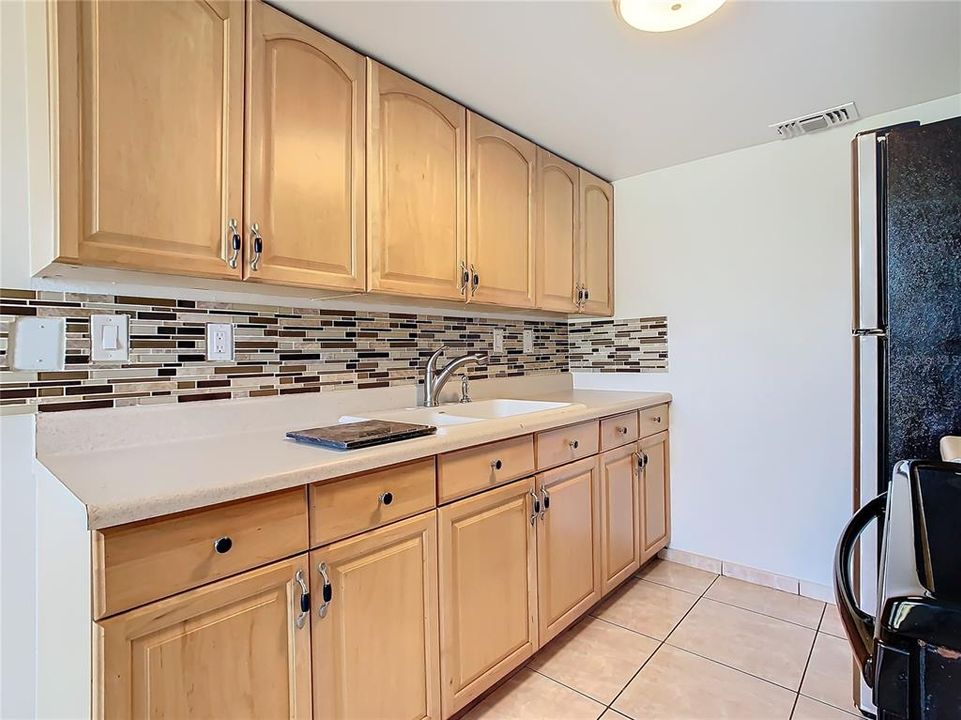 For Sale: $180,000 (2 beds, 1 baths, 872 Square Feet)