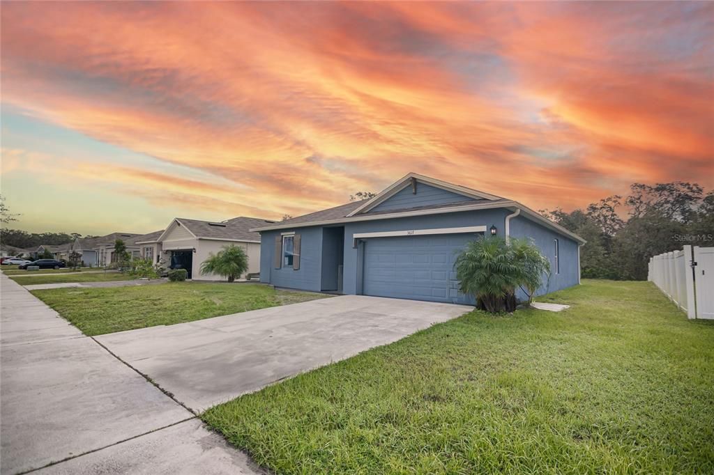 For Sale: $389,900 (4 beds, 2 baths, 1490 Square Feet)