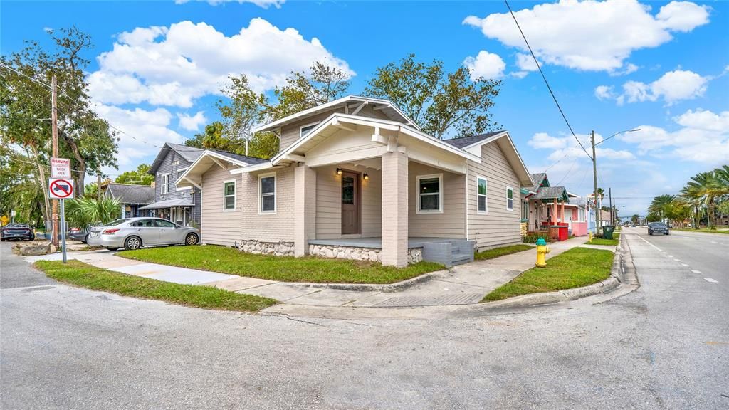 For Sale: $399,999 (3 beds, 2 baths, 2214 Square Feet)