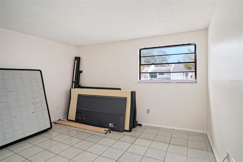 For Sale: $249,000 (2 beds, 1 baths, 1069 Square Feet)