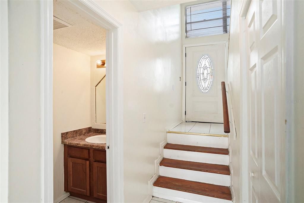 For Sale: $249,000 (2 beds, 1 baths, 1069 Square Feet)