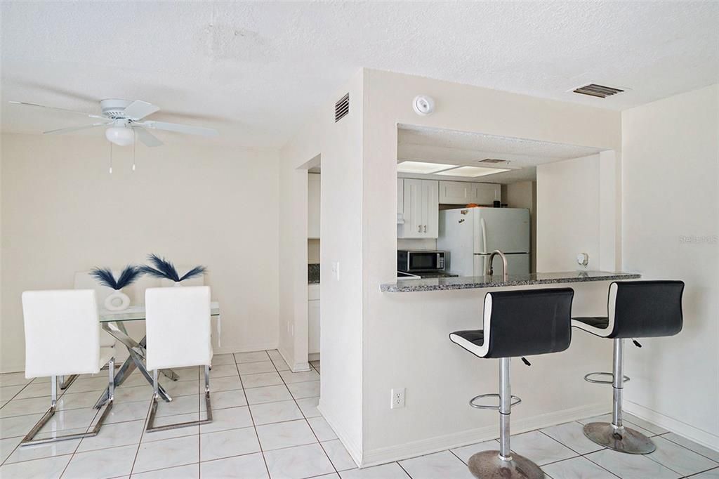 For Sale: $249,000 (2 beds, 1 baths, 1069 Square Feet)