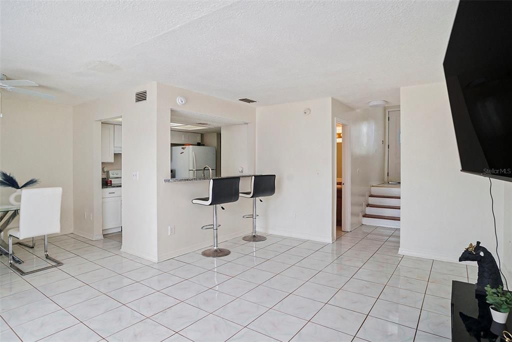 For Sale: $249,000 (2 beds, 1 baths, 1069 Square Feet)