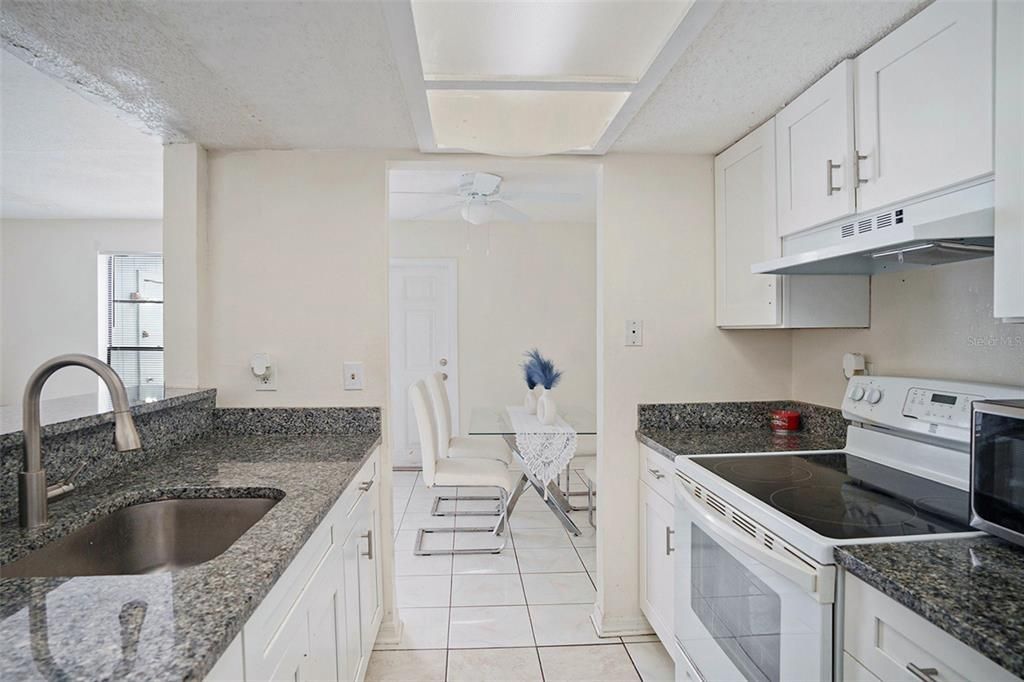 For Sale: $249,000 (2 beds, 1 baths, 1069 Square Feet)