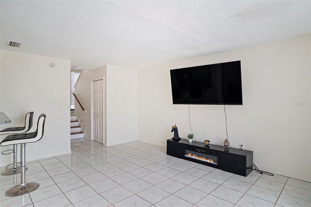 For Sale: $249,000 (2 beds, 1 baths, 1069 Square Feet)