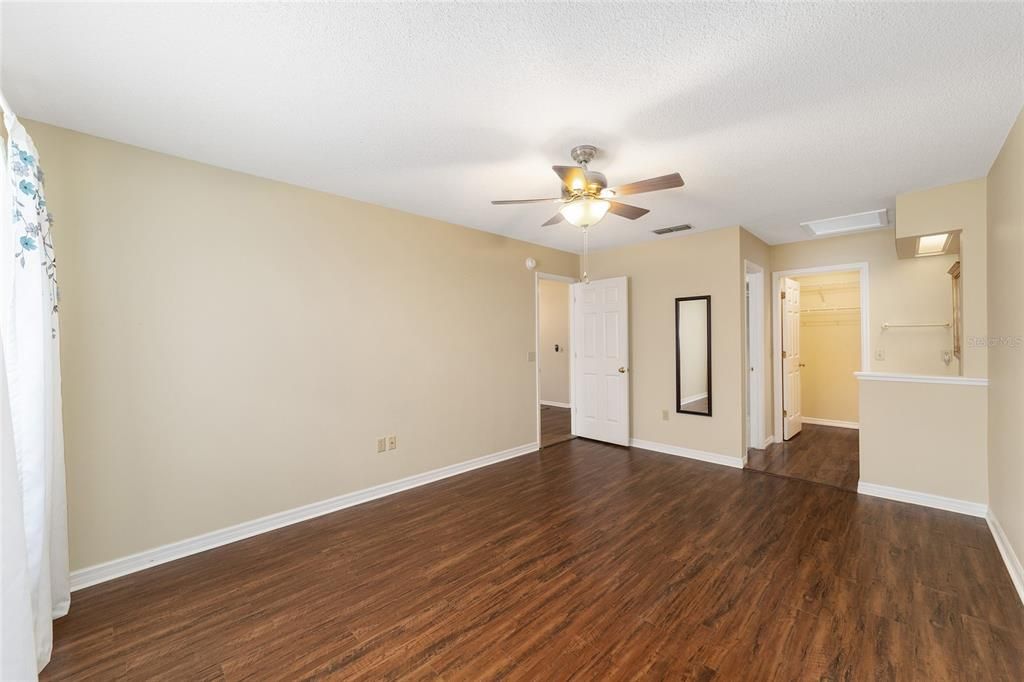 For Sale: $225,000 (2 beds, 2 baths, 1078 Square Feet)