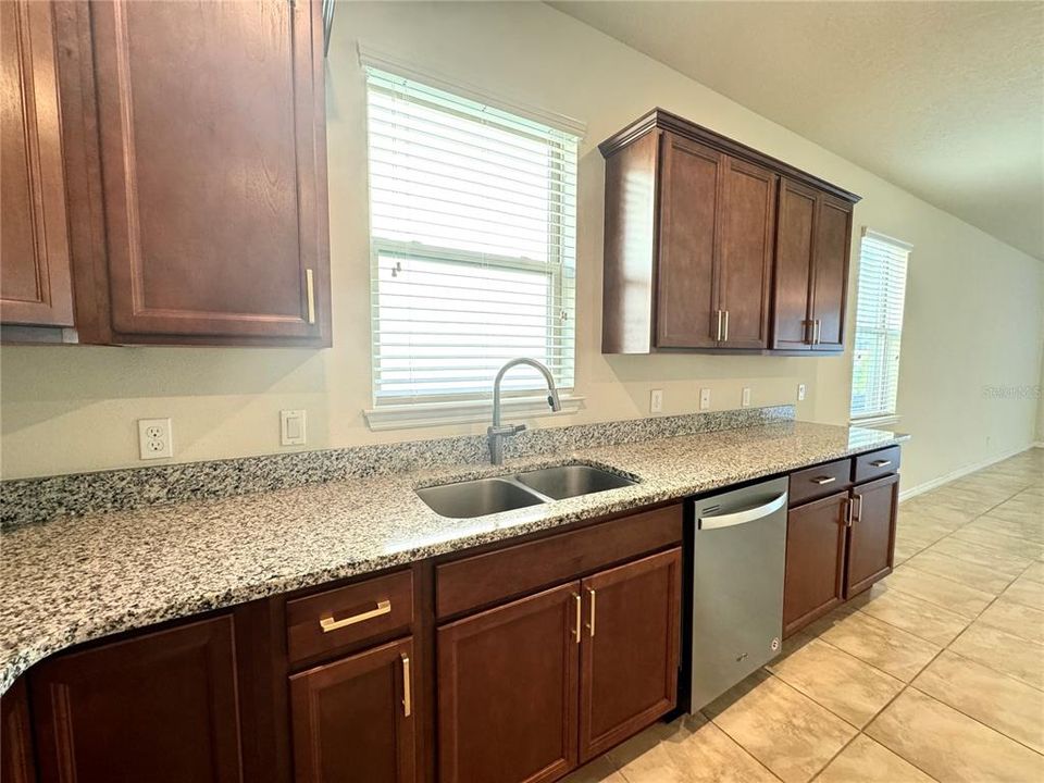 For Rent: $2,499 (3 beds, 2 baths, 2162 Square Feet)