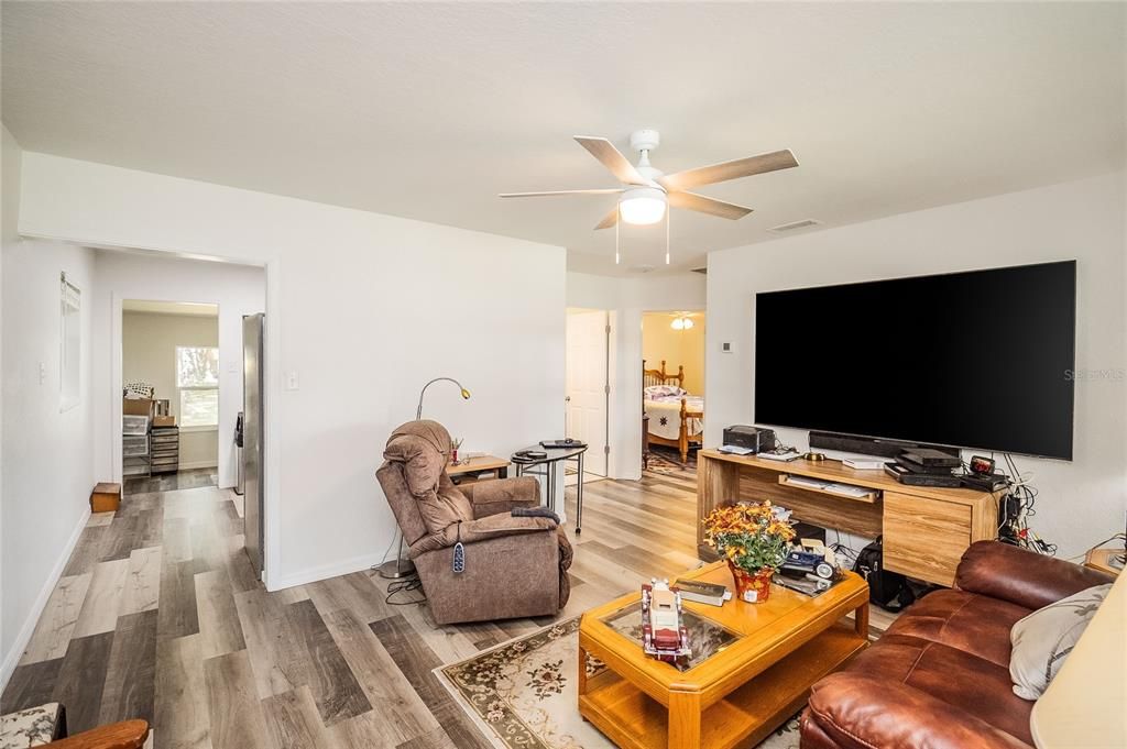 Active With Contract: $204,900 (2 beds, 1 baths, 750 Square Feet)