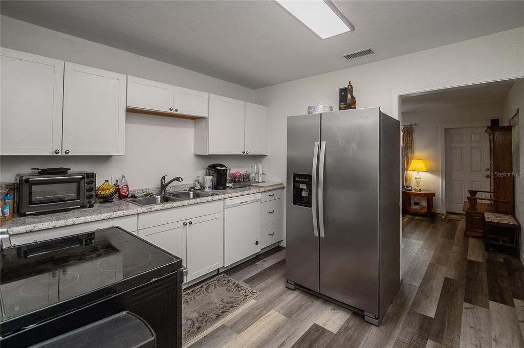 Active With Contract: $204,900 (2 beds, 1 baths, 750 Square Feet)