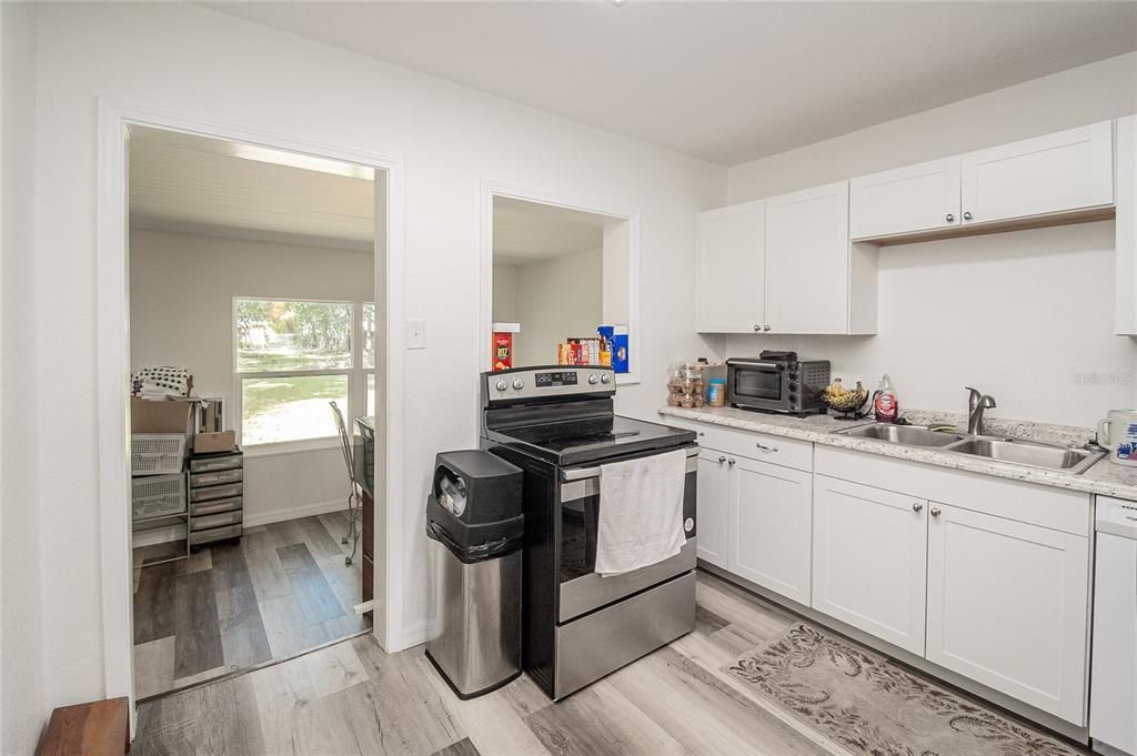 Active With Contract: $204,900 (2 beds, 1 baths, 750 Square Feet)