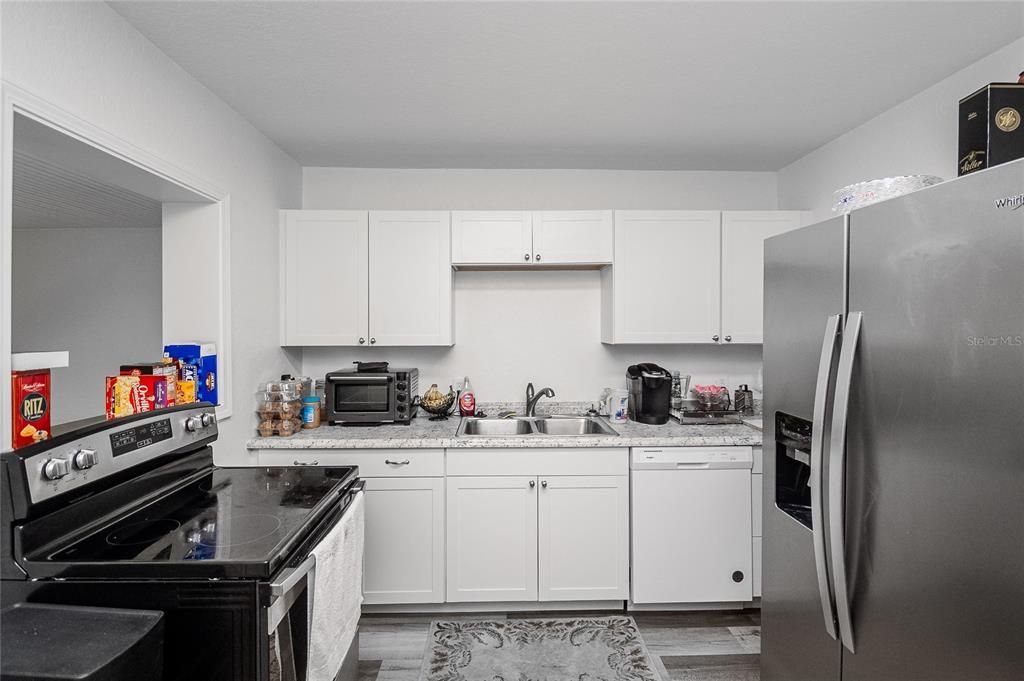 Active With Contract: $204,900 (2 beds, 1 baths, 750 Square Feet)