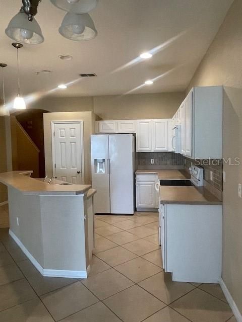 For Rent: $2,450 (3 beds, 2 baths, 1570 Square Feet)