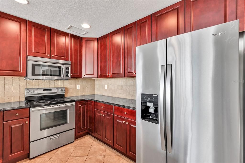 For Rent: $2,600 (2 beds, 2 baths, 1198 Square Feet)