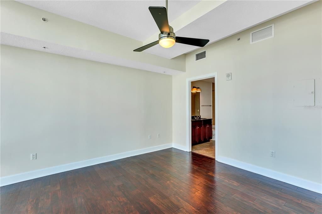 For Rent: $2,600 (2 beds, 2 baths, 1198 Square Feet)