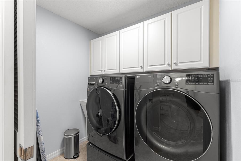 FRONT LOAD HIGH END WASHER / DRYER