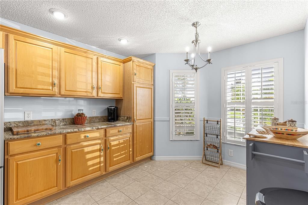 FRONT KITCHEN NOOK