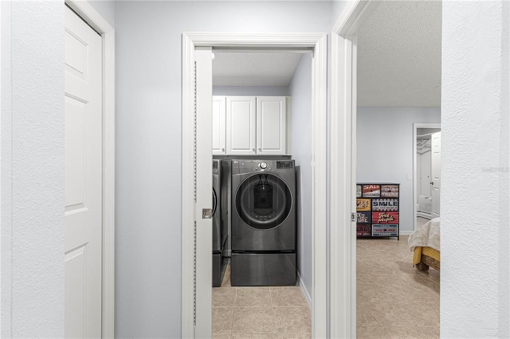 INTERIOR LAUNDRY ROOM