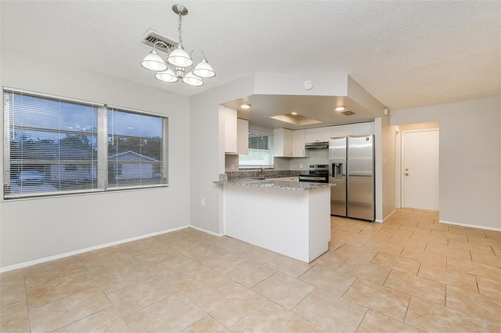 For Sale: $365,000 (3 beds, 3 baths, 1697 Square Feet)