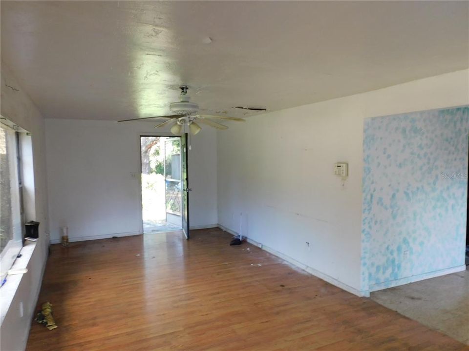 For Sale: $250,000 (3 beds, 1 baths, 1480 Square Feet)