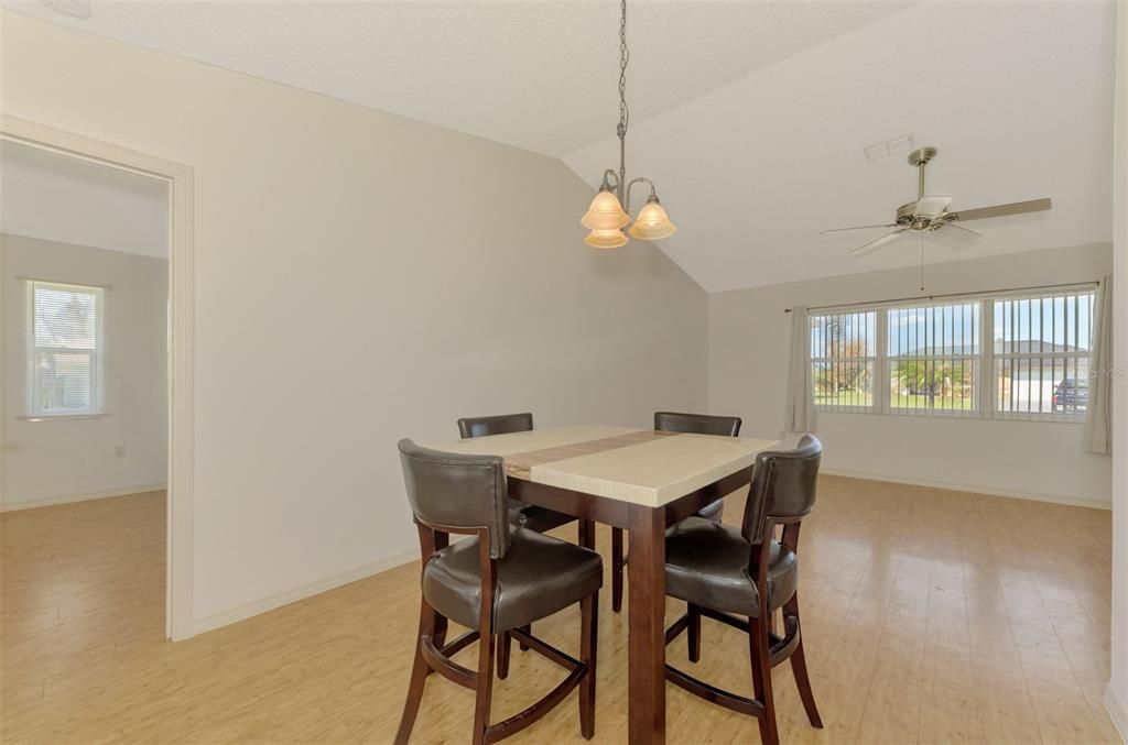 For Sale: $399,900 (3 beds, 2 baths, 1884 Square Feet)