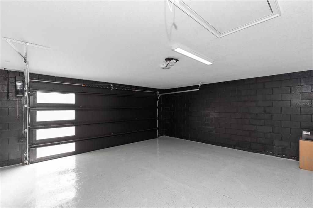 Modern garage WIFI door and epoxy flooring