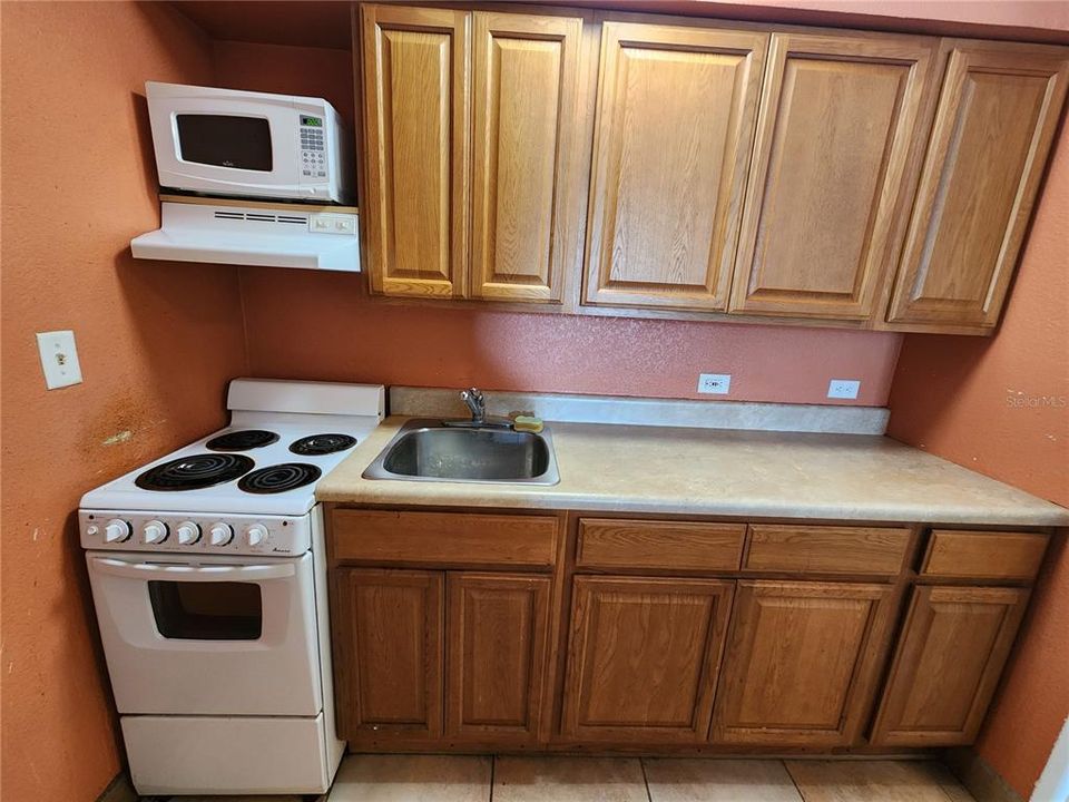 For Sale: $140,000 (0 beds, 1 baths, 530 Square Feet)