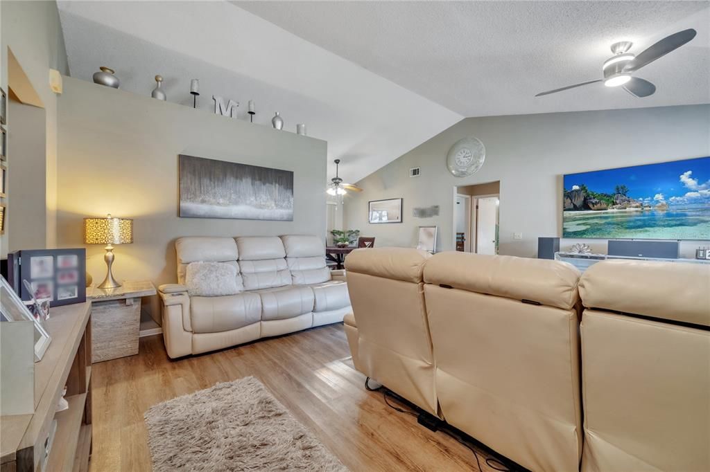 For Sale: $388,000 (3 beds, 2 baths, 1266 Square Feet)