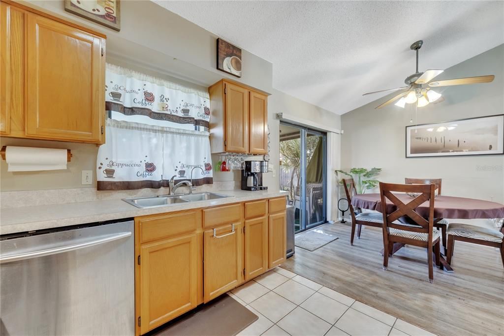 For Sale: $388,000 (3 beds, 2 baths, 1266 Square Feet)