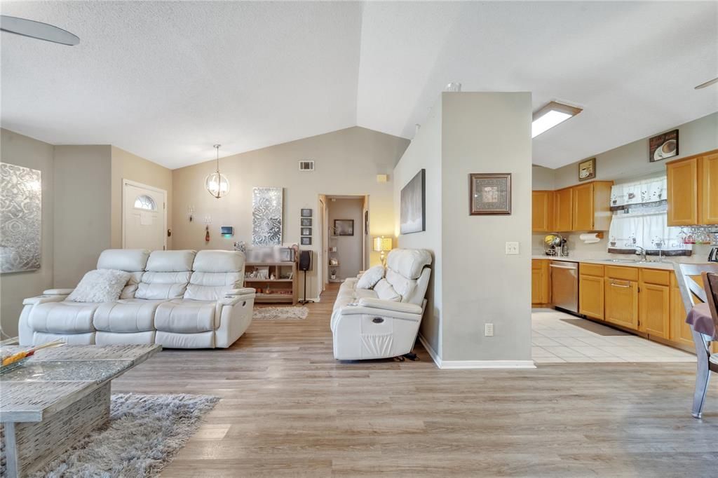 For Sale: $388,000 (3 beds, 2 baths, 1266 Square Feet)