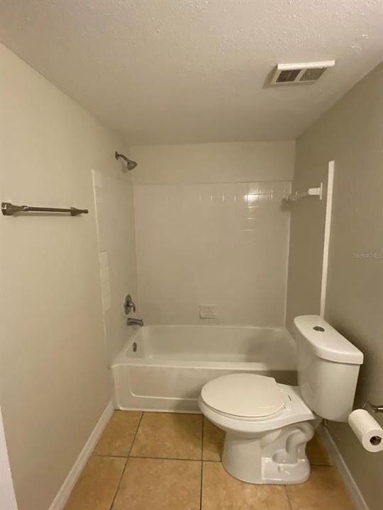 For Rent: $1,400 (1 beds, 1 baths, 735 Square Feet)