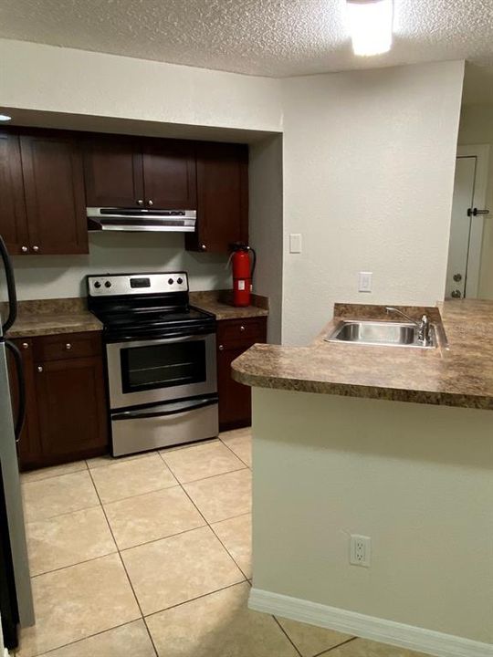 For Rent: $1,400 (1 beds, 1 baths, 735 Square Feet)