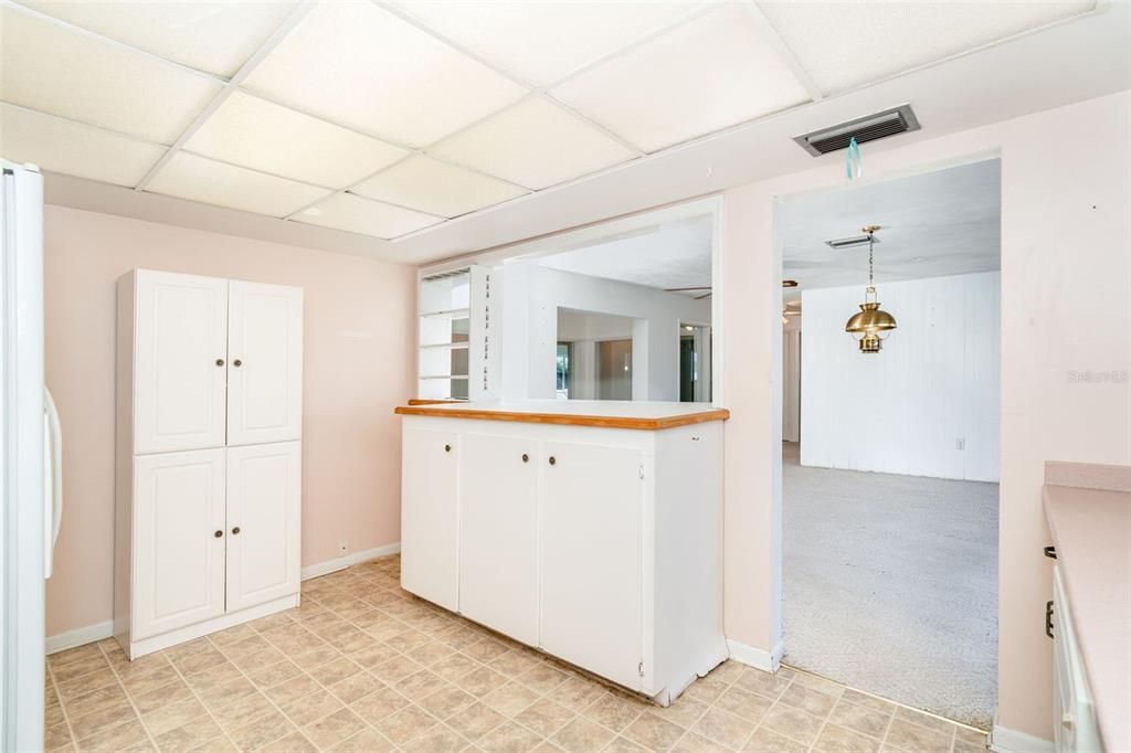 Active With Contract: $285,000 (3 beds, 2 baths, 2121 Square Feet)