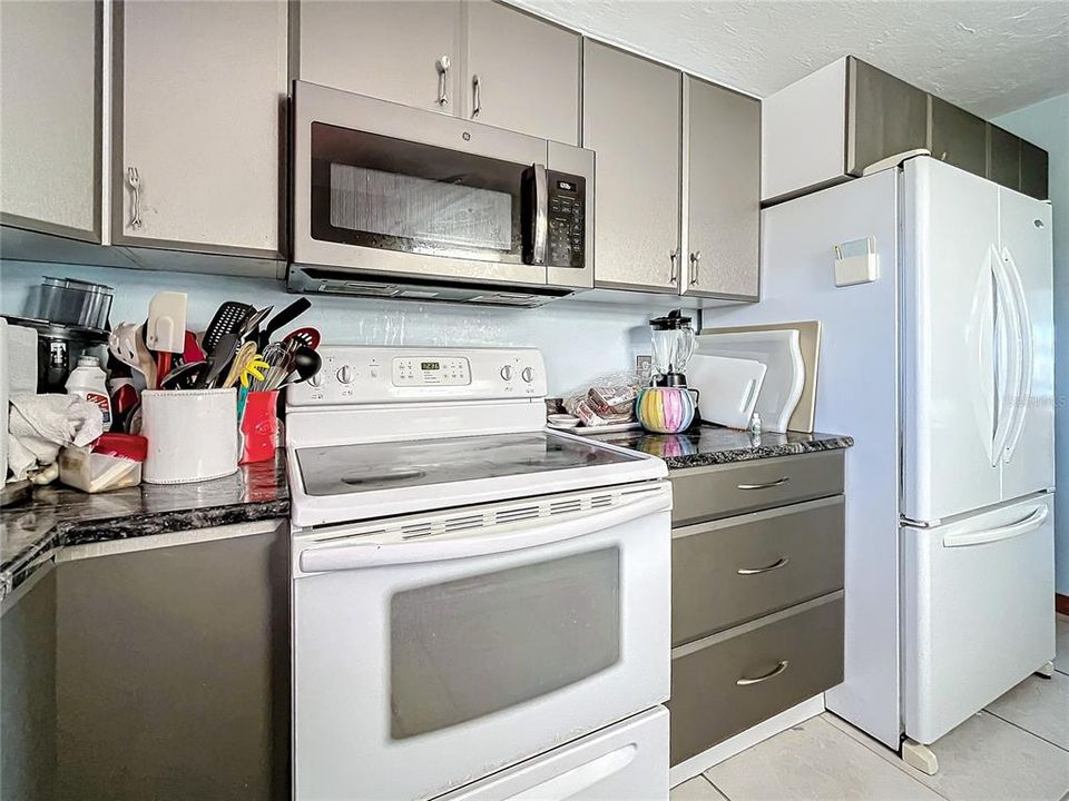 For Sale: $470,000 (2 beds, 2 baths, 1255 Square Feet)