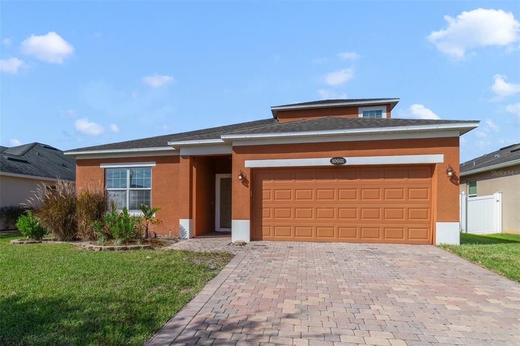 In a fantastic East Orlando location with easy access to SR 417 and Curry Ford Road this spacious home features four bedrooms including a light and bright MAIN FLOOR PRIMARY SUITE and a bedroom, full bath and BONUS/LOFT on the second floor - ideal for IN-LAWS or anyone looking for room to grow!