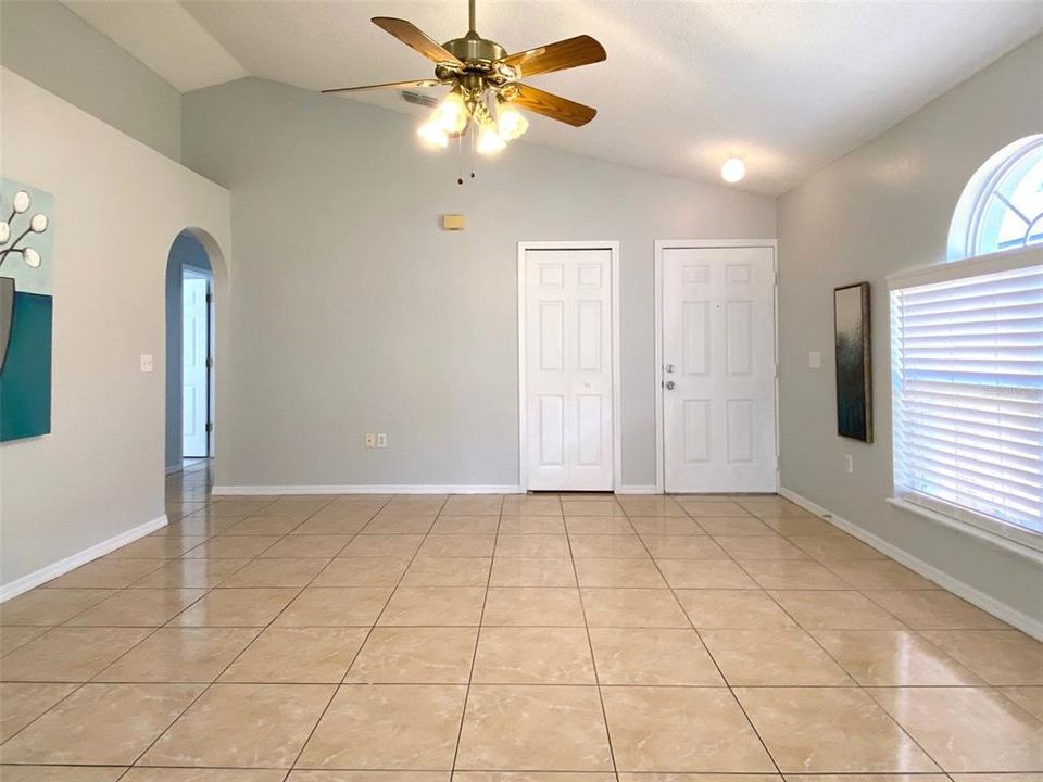 For Sale: $369,000 (3 beds, 2 baths, 1178 Square Feet)