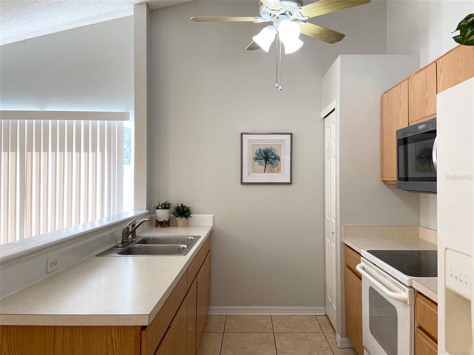 For Sale: $369,000 (3 beds, 2 baths, 1178 Square Feet)