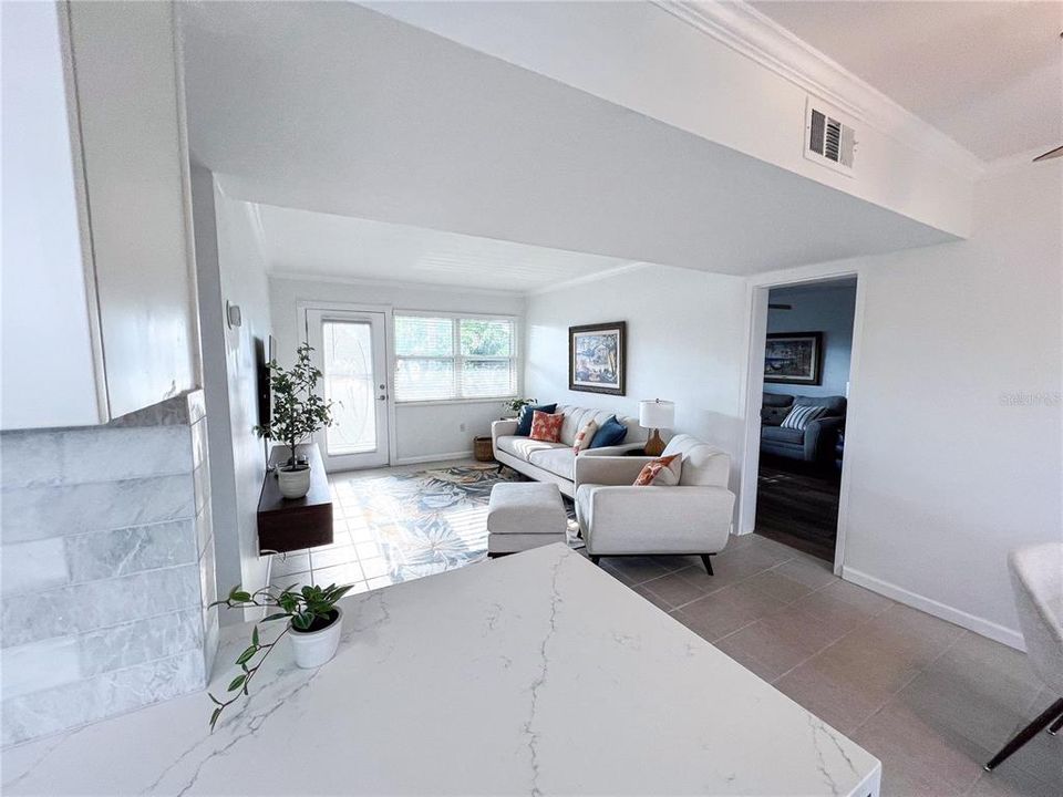 For Sale: $599,000 (2 beds, 2 baths, 925 Square Feet)