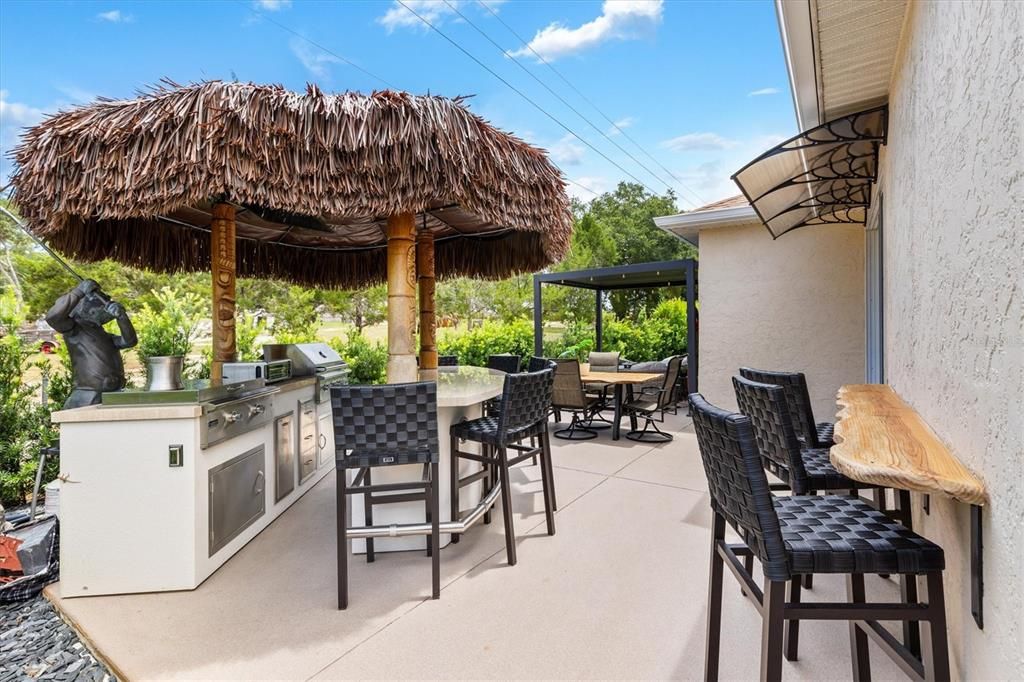 Private Courtyard Patio Outdoor Kitchen