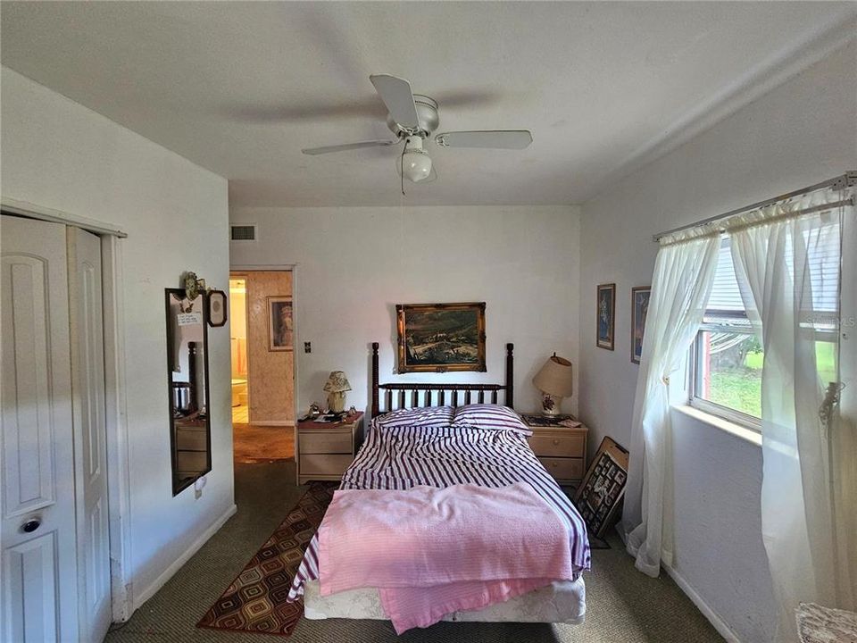 For Sale: $339,000 (2 beds, 1 baths, 1052 Square Feet)