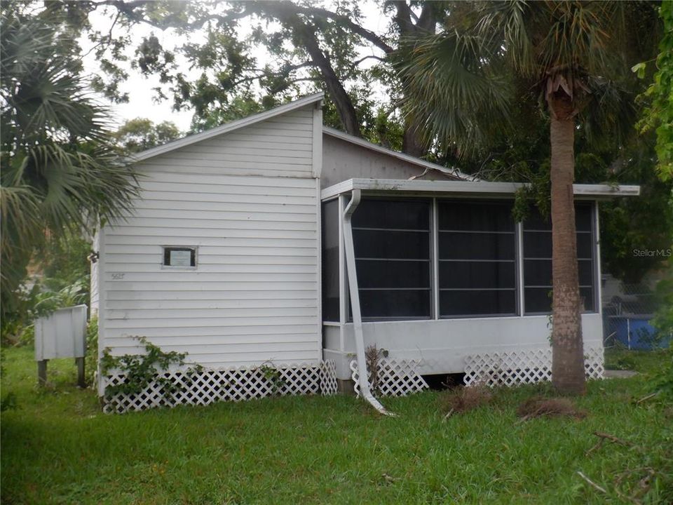 For Sale: $79,000 (2 beds, 1 baths, 656 Square Feet)