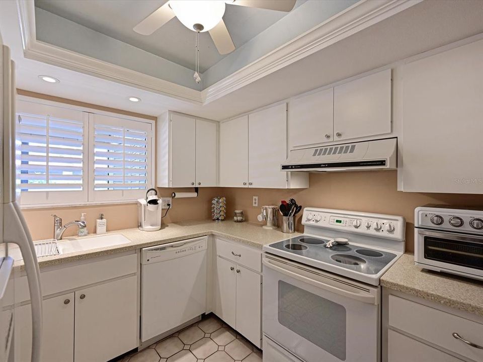 Active With Contract: $263,500 (2 beds, 2 baths, 1318 Square Feet)