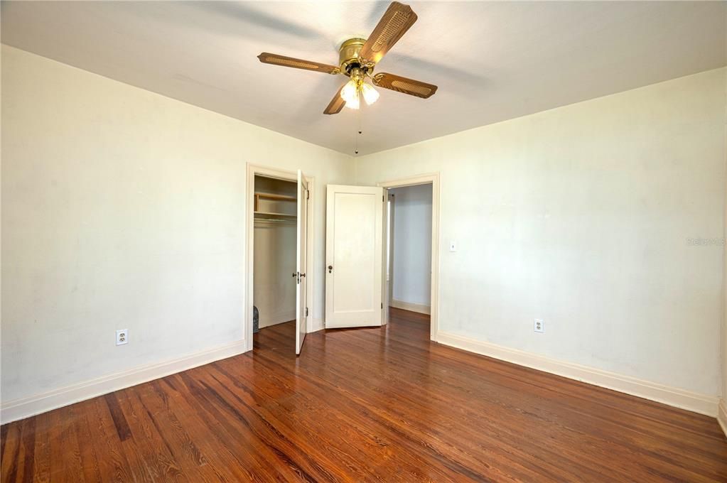 For Sale: $275,000 (3 beds, 2 baths, 1932 Square Feet)